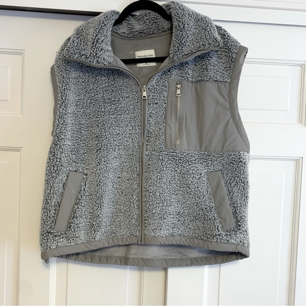 Abercrombie NWOT cropped vest